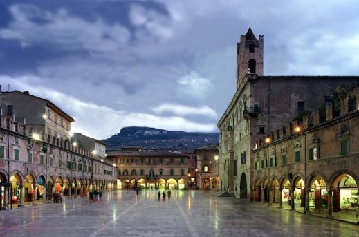 La piazza di Ascoli Piceno nelle Marche