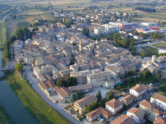 Foto aerea del panorama di Cannara