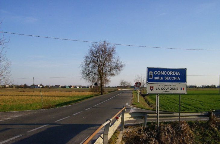 Il cartello stradale di Concordia sulla Secchia