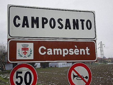 Il cartello stradale di Camposanto